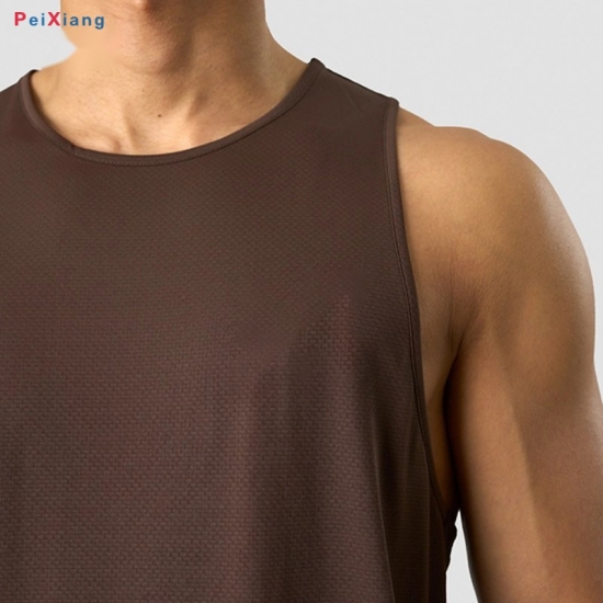 Men's knitted tank top mesh fabric detail