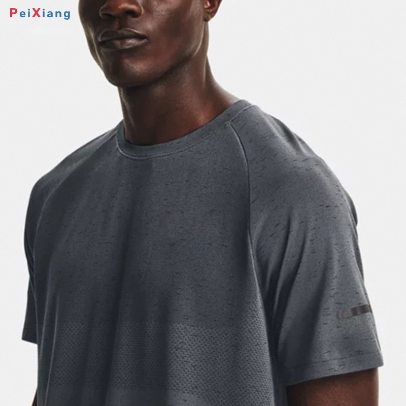 Men's grey gradient training tee collar detail